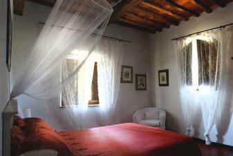 mosquito_net_tuscany.jpg (40519 bytes)